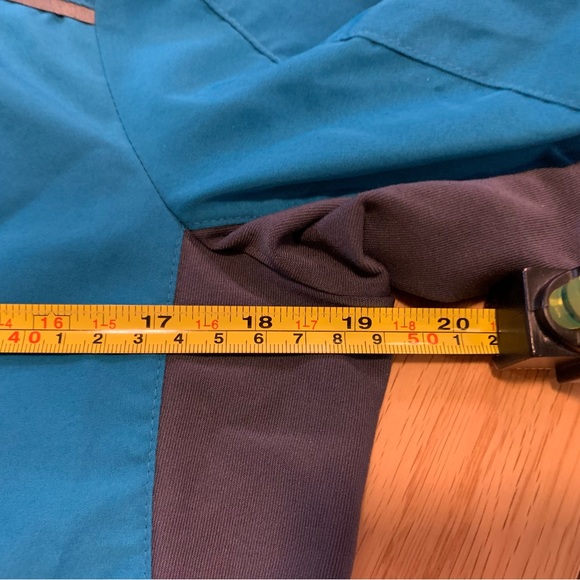 Be ready for spring sports in this Running Room coat! - Picture 3 of 5